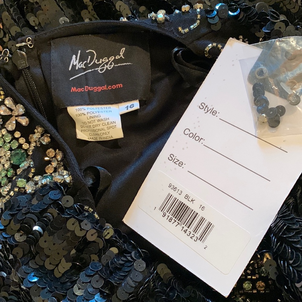 MAC DUGGAL
Beaded Neckline Long Sleeve Dress - Picture 14 of 15